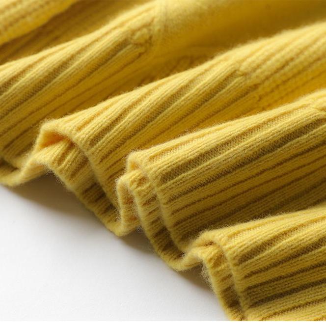 Svetr z kašmíru s rolákem: Elegance a pohodlí na zimu